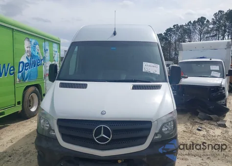 2015 Mercedes-Benz Sprinter 2500 High Roof из США, поврежденный, VIN WD3PE8DC7FP113618